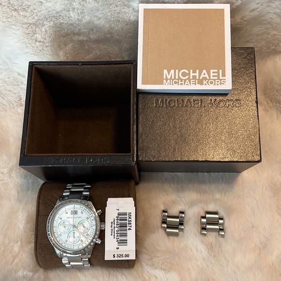 Michael Kors Silver Watch - Picture 1 of 5